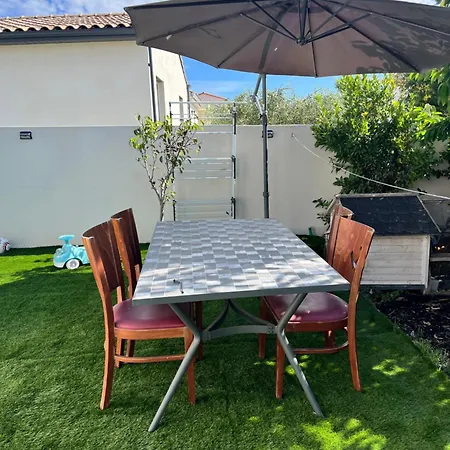 빌라 Familiale Avec Piscine, Jardin,cosy & Calme *