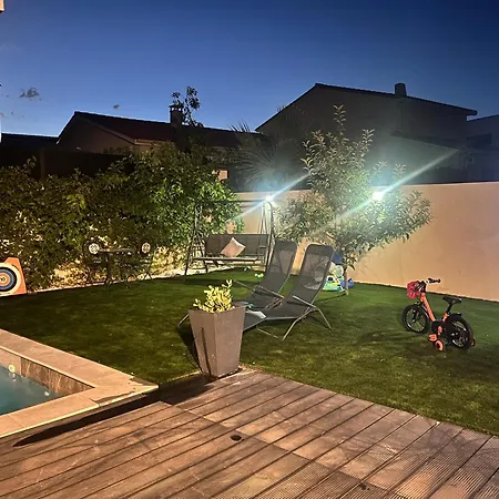 빌라 Familiale Avec Piscine, Jardin,cosy & Calme