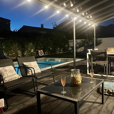 빌라 Familiale Avec Piscine, Jardin,cosy & Calme
